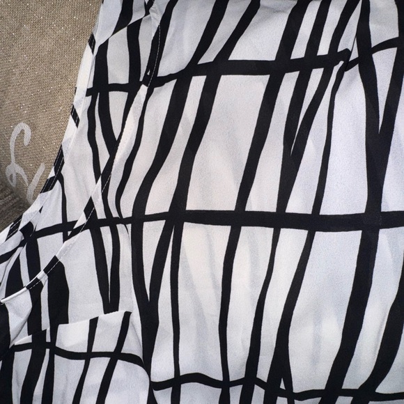Worthington Black and White Striped Blouse sleeveless size 4X - Picture 2 of 5